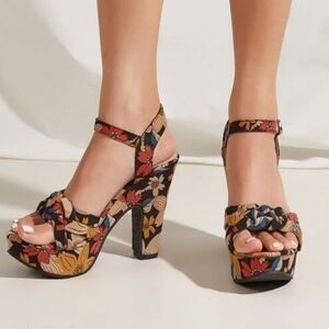 Women floral Pattern Branded detail chunky Heeled ancle sandals fashion summer